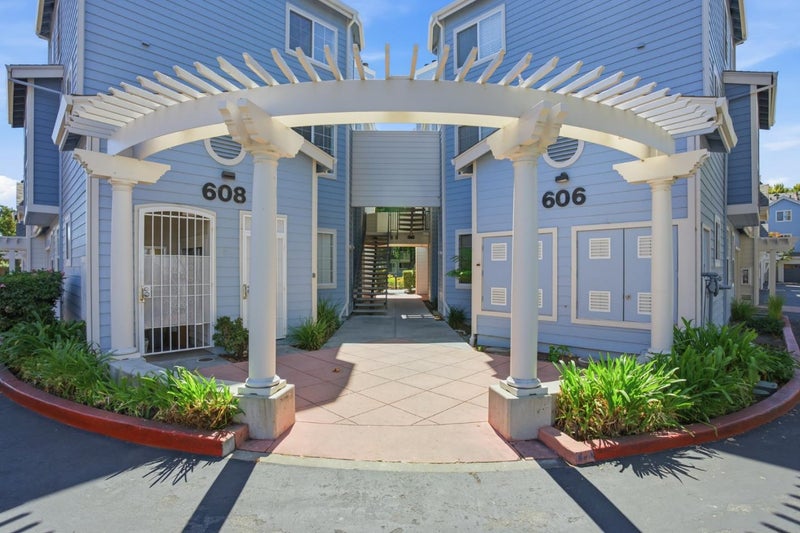 608 Arcadia Terrace 202