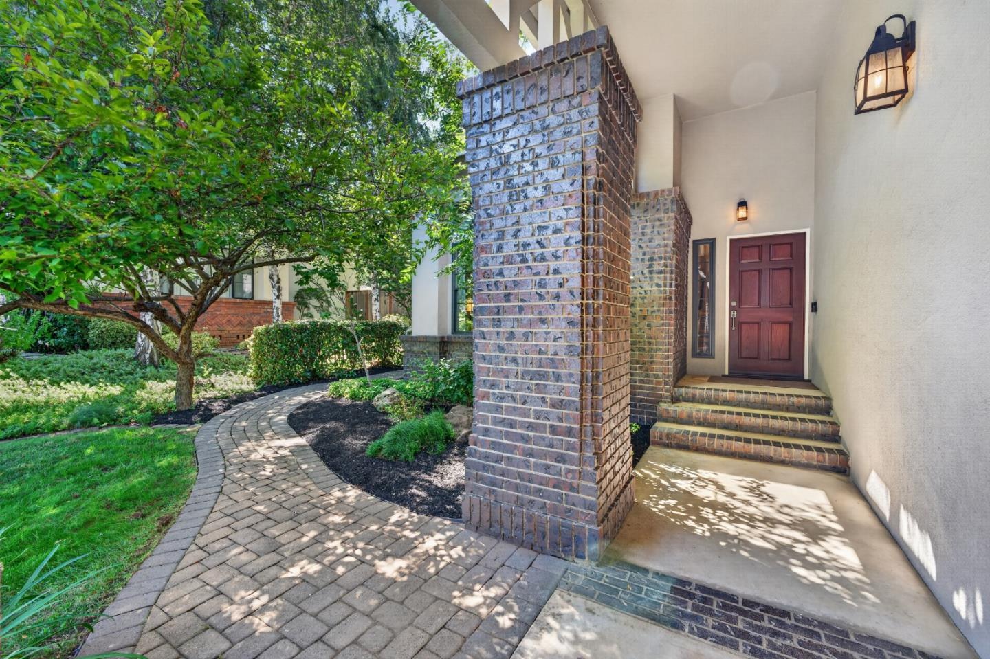 1035 Stonegate Court