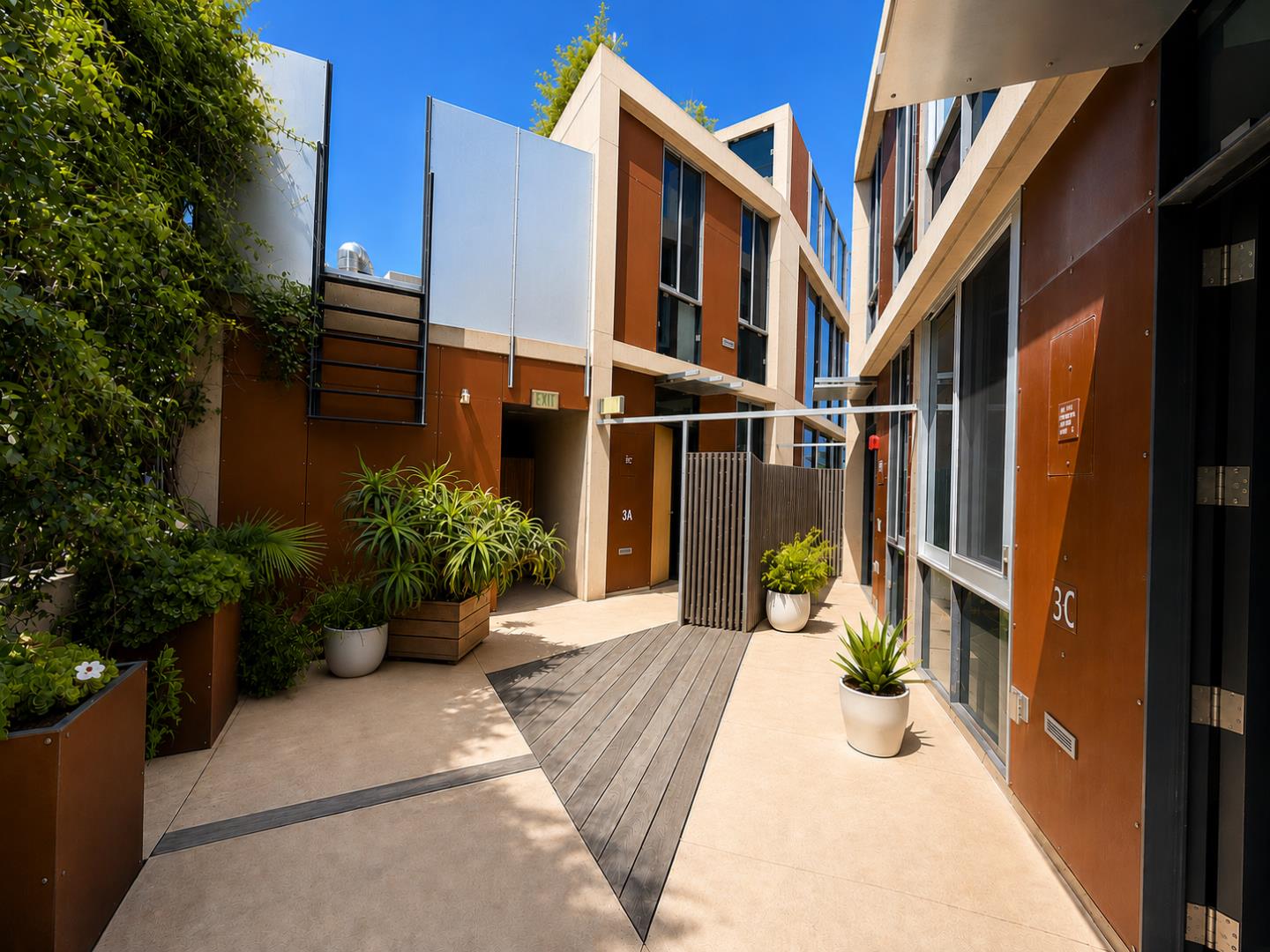 102 University Avenue 3C