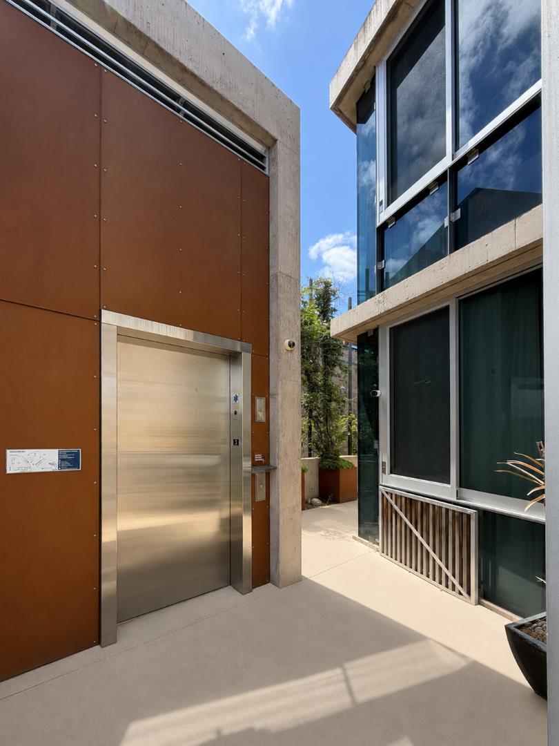 102 University Avenue 3C