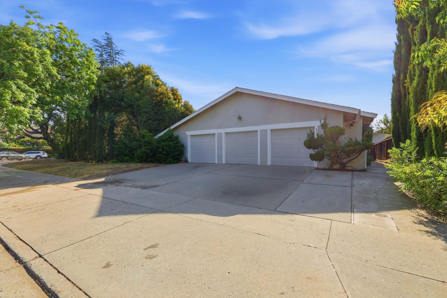 5915 Hillview Avenue
