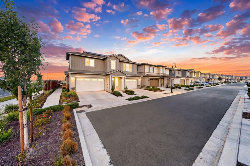 2466 Shore Vista
