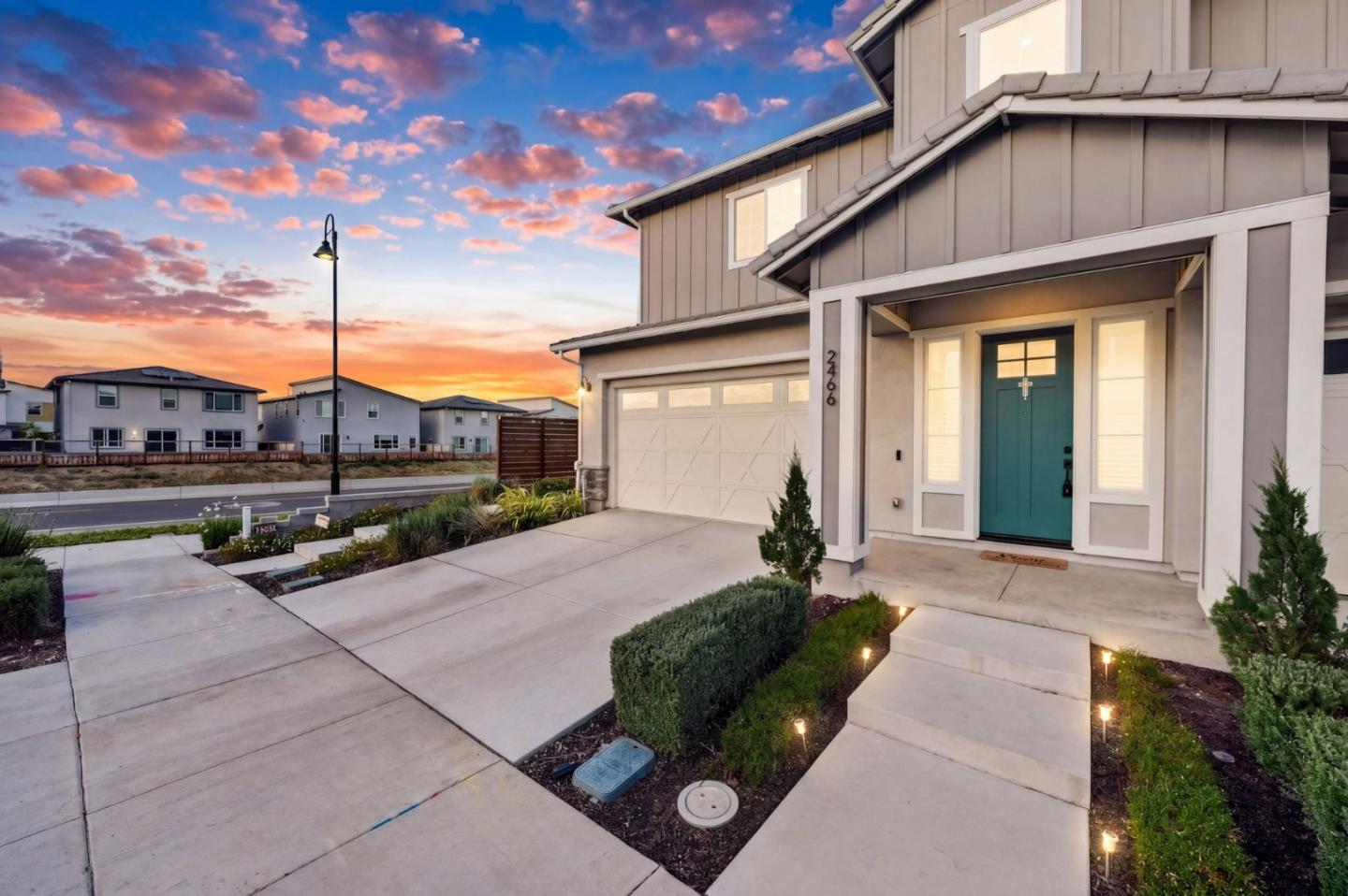 2466 Shore Vista