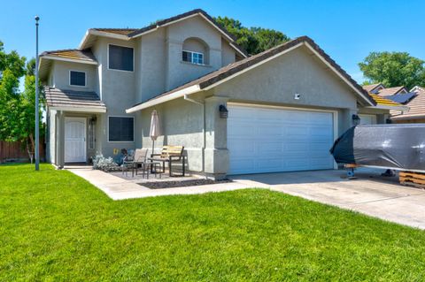 Photo of 725 Mckinley Street, LOS BANOS, CA 93635 (MLS # ML82046245)