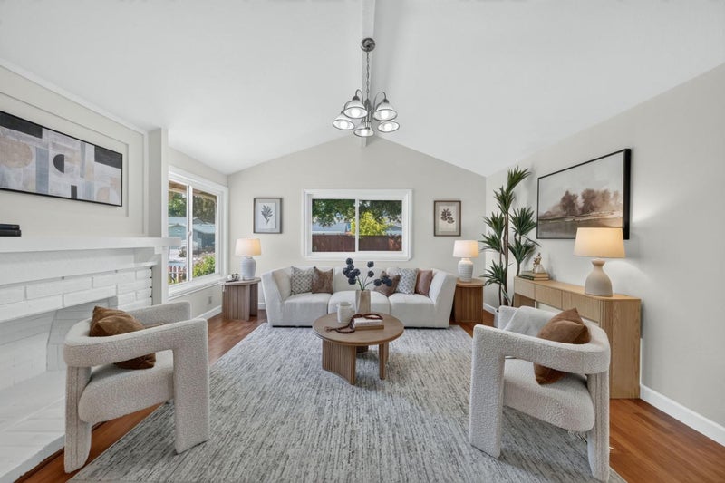 2422 Ridgeglen Way