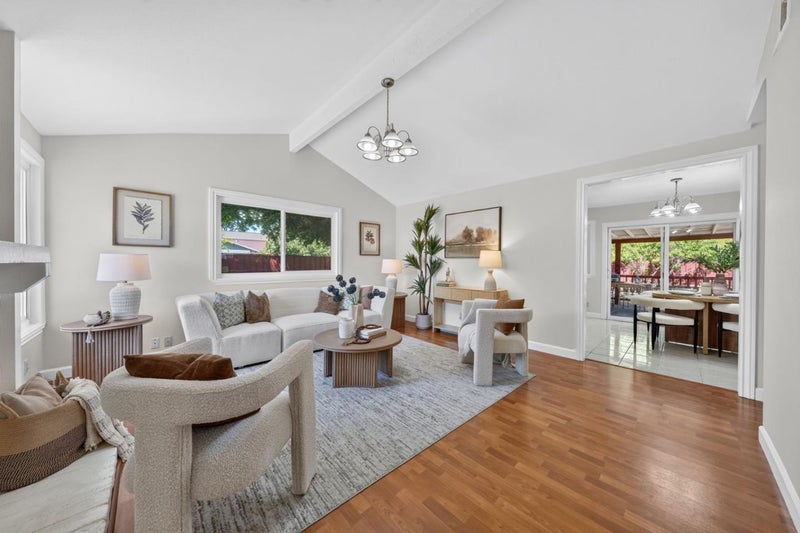 2422 Ridgeglen Way