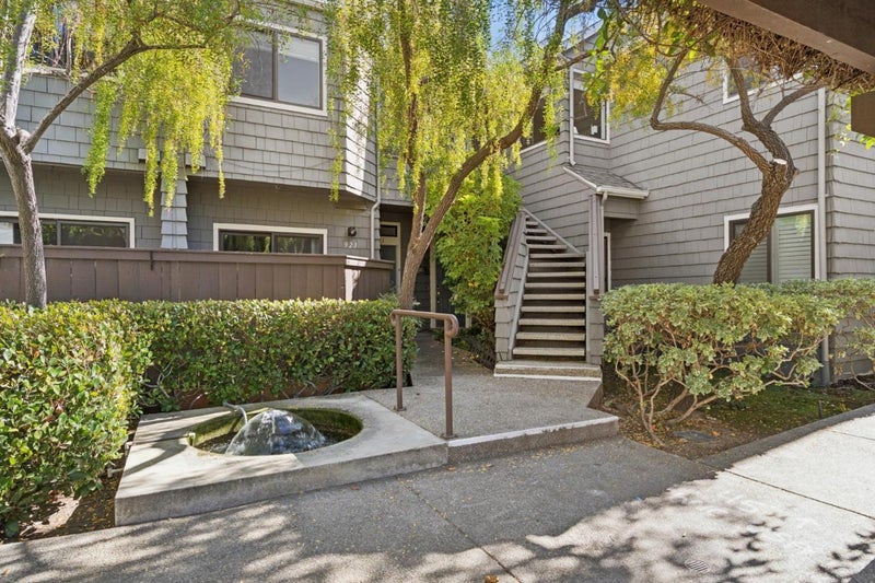 927 Shoreline Drive
