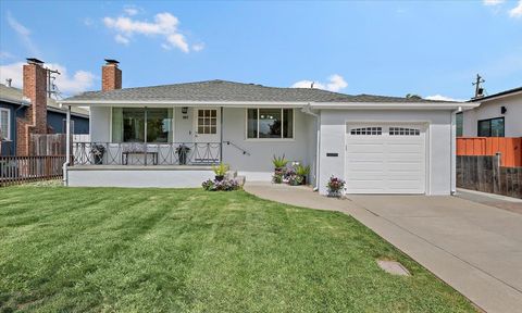 Photo of 227 Poinsettia Avenue, SAN MATEO, CA 94403 (MLS # ML82021194)
