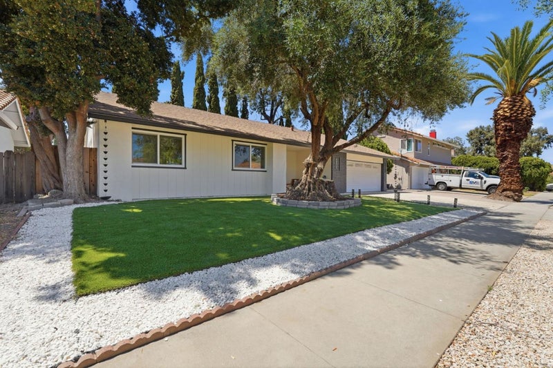 4809 Rue Orleans Court