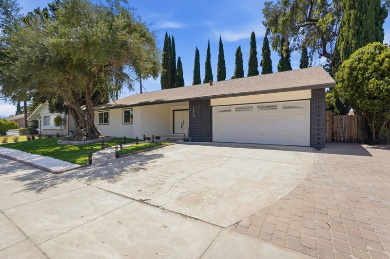 4809 Rue Orleans Court