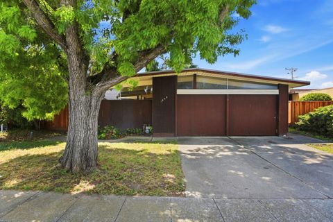 Photo of 1648 Wolfe Drive, SAN MATEO, CA 94402 (MLS # ML82042182)