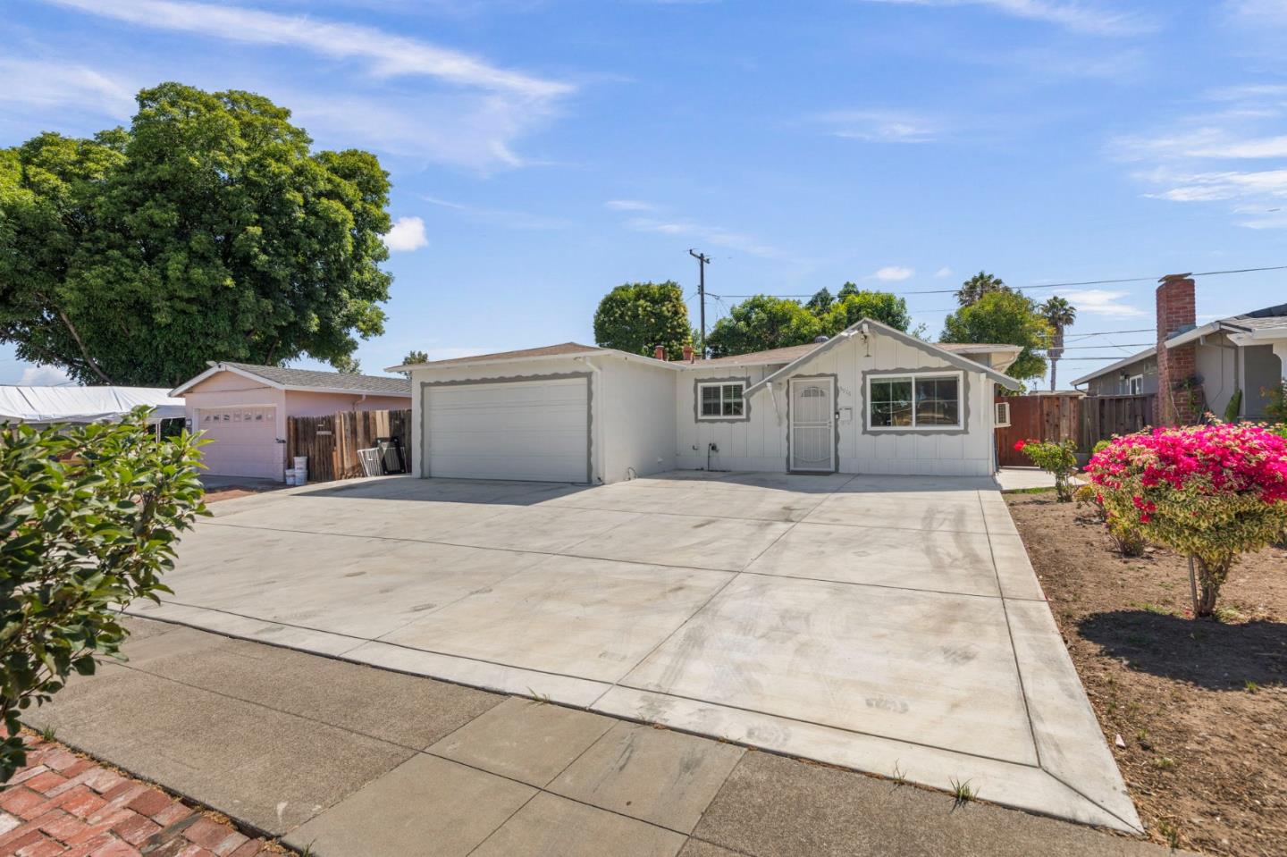 3916 EZIE STREET