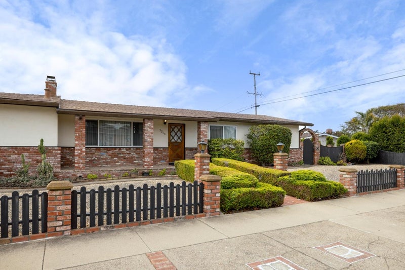 3216 Vista Del Camino