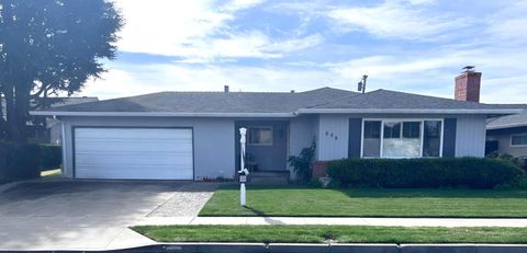 Photo of 646 Santa Cruz Avenue, Salinas, CA 93901 (MLS # ML82035616)