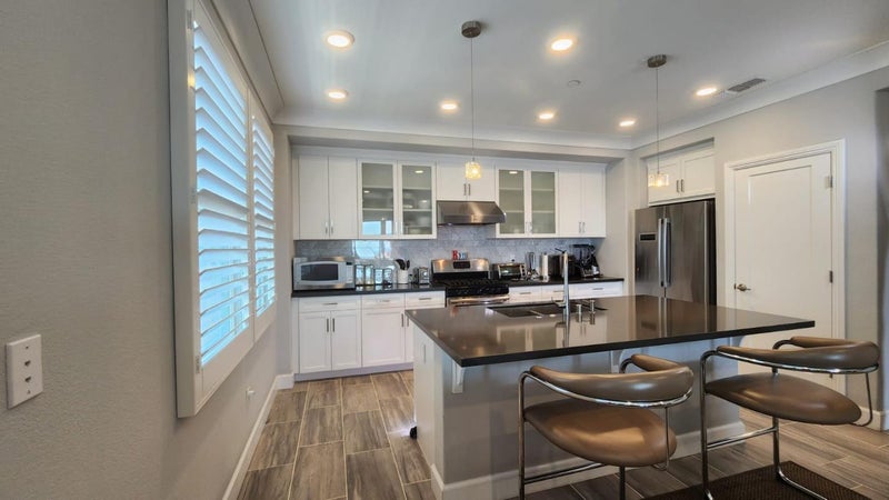 1068 Bigleaf Place 402