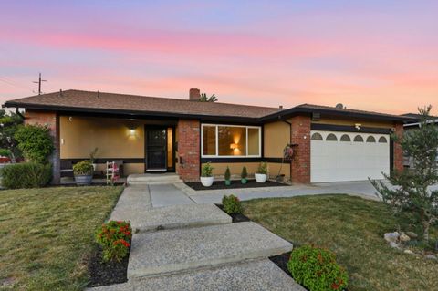 Photo of 4802 Tampico Way, SAN JOSE, CA 95118 (MLS # ML82042517)