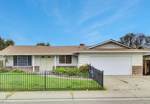 Photo of 8734 Hermosa Court, STOCKTON, CA 95210 (MLS # ML82029598)