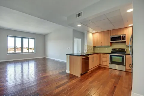 88 Bush Street Unit 4211, San Jose, CA 95126 - #: ML81991562