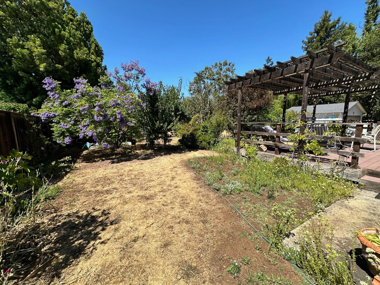 399 Hawthorne Avenue