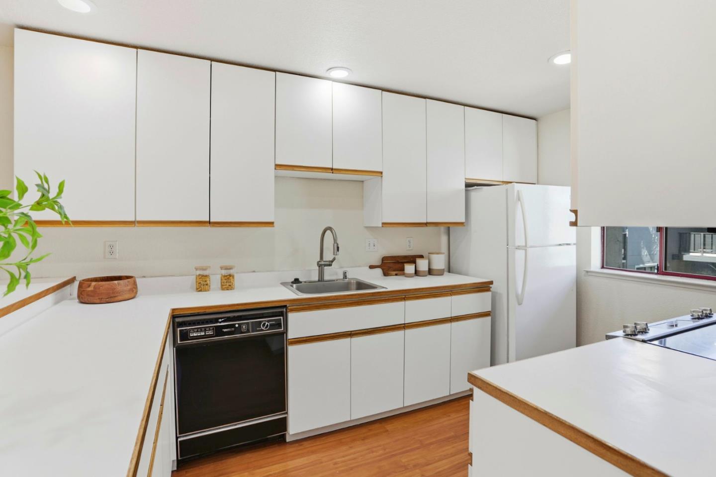 4159 El Camino Way M