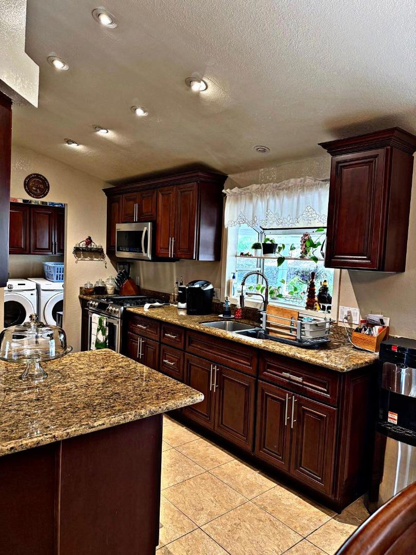 1010 ARROYO LINDO Court