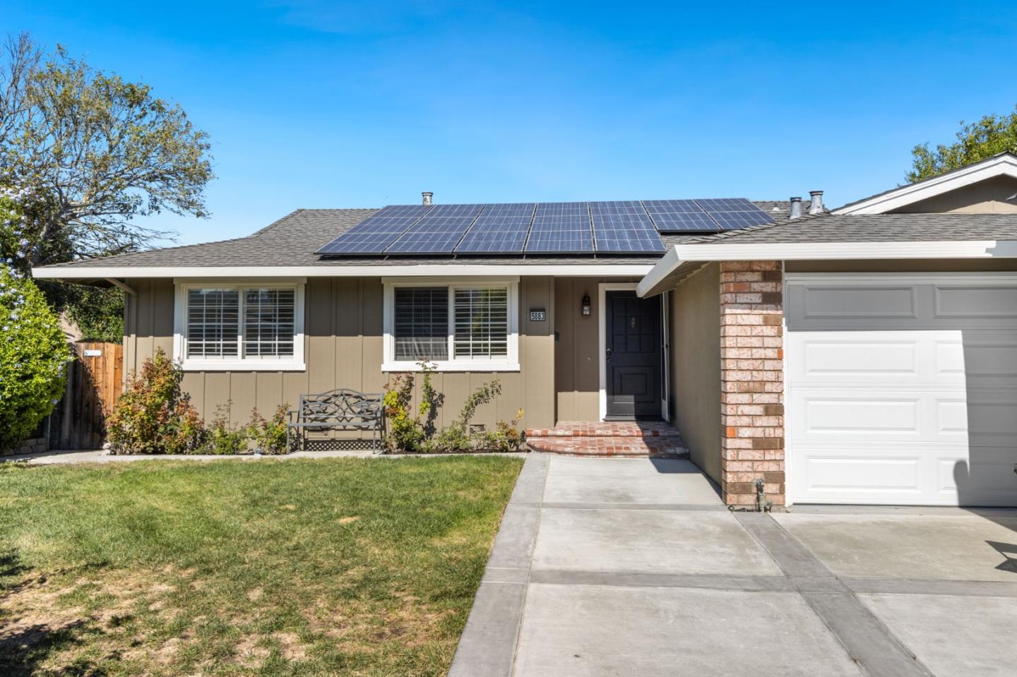 5883 Manichetti Court