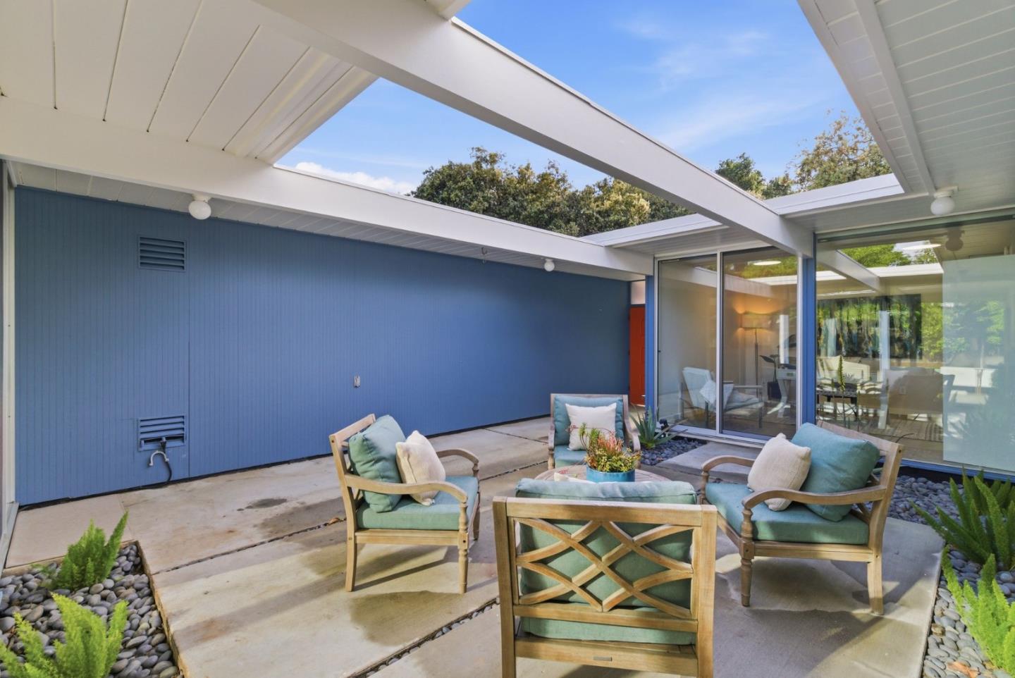 1656 Edmonton Avenue