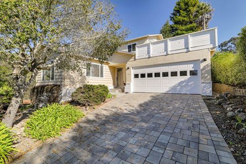 Photo of 836 Seacliff Drive, Aptos, CA 95003 (MLS # ML82031838)