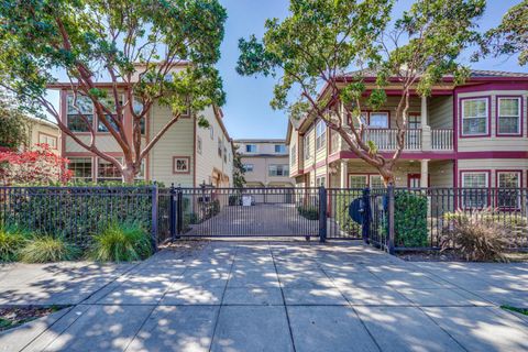 Photo of 1914 7th Street #B, BERKELEY, CA 94710 (MLS # ML82024168)