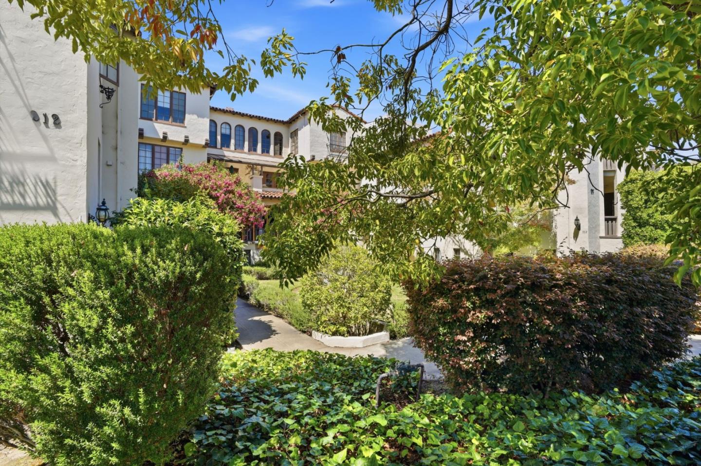 212 Eaton Road 11