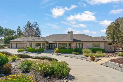 Photo of 9539 Via Del Cielo, GILROY, CA 95020 (MLS # ML82032177)