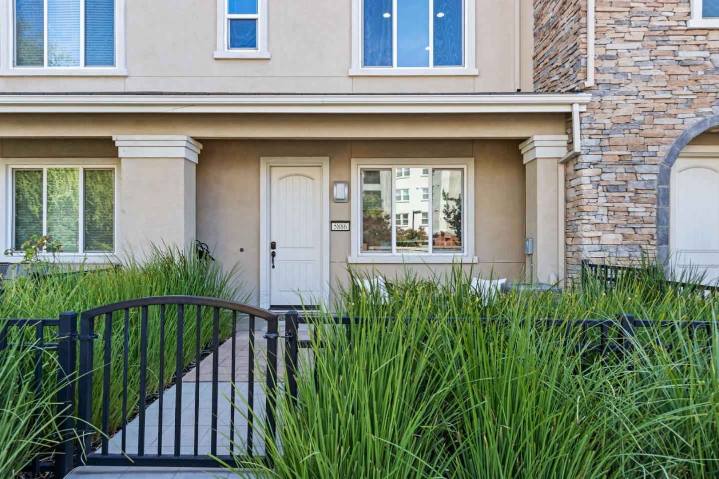 5886 Smoky Quartz Loop