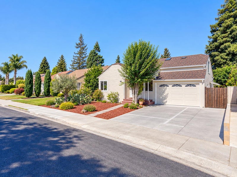 21692 Westfield Ave