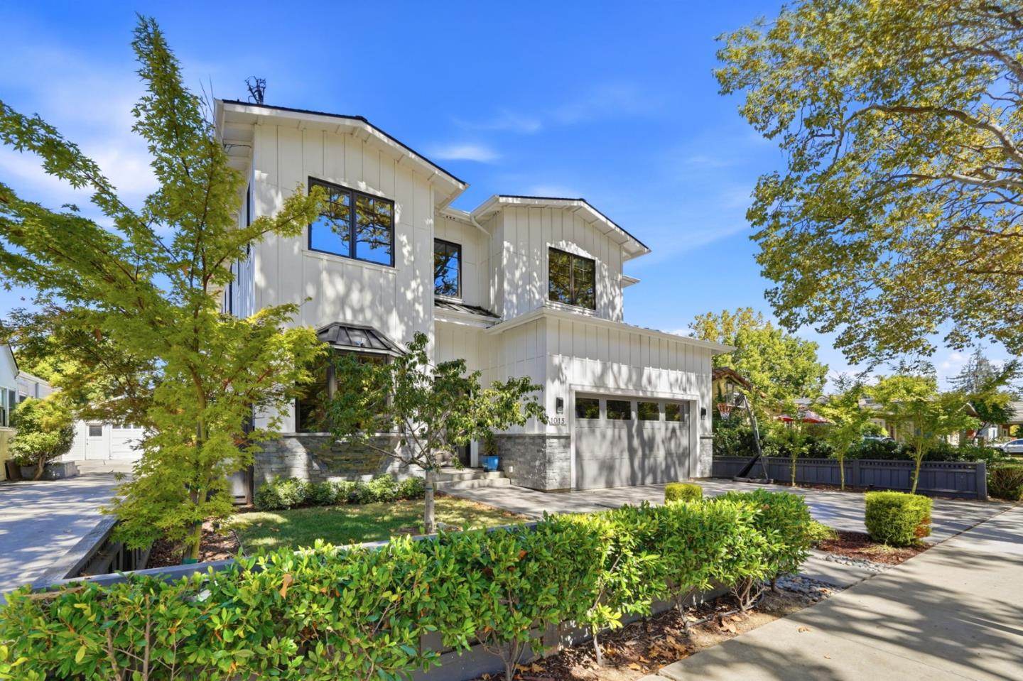 1015 Willow Glen Way