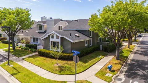 869 Newport Circle, Redwood City, CA 94065 - #: ML82042244