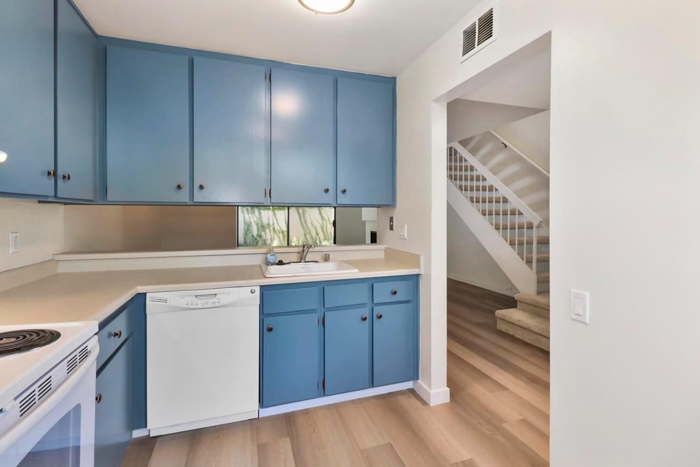 701 Woodside Lane 4