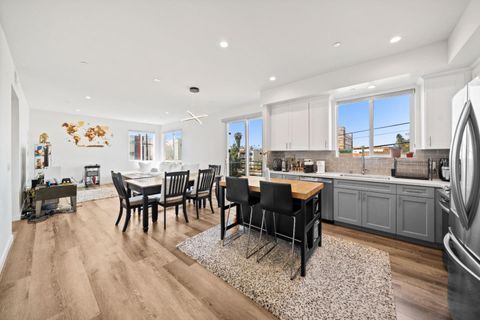 Photo of 1055 S Serrano Avenue #305, LOS ANGELES, CA 90006 (MLS # ML82041219)