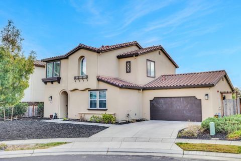 Photo of 344 W Hopkins Court, MOUNTAIN HOUSE, CA 95391 (MLS # ML82026947)