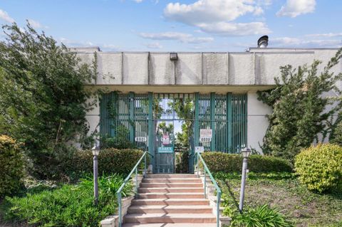 Photo of 6509 Kester Avenue #1, VAN NUYS, CA 91411 (MLS # ML82036319)