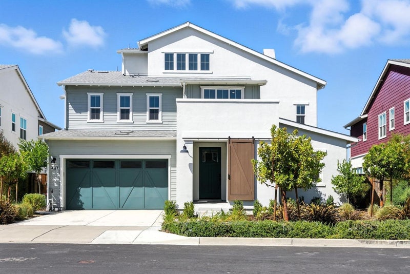 467 Halcyon Place