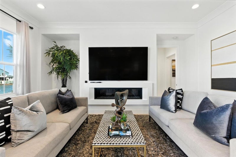 467 Halcyon Place
