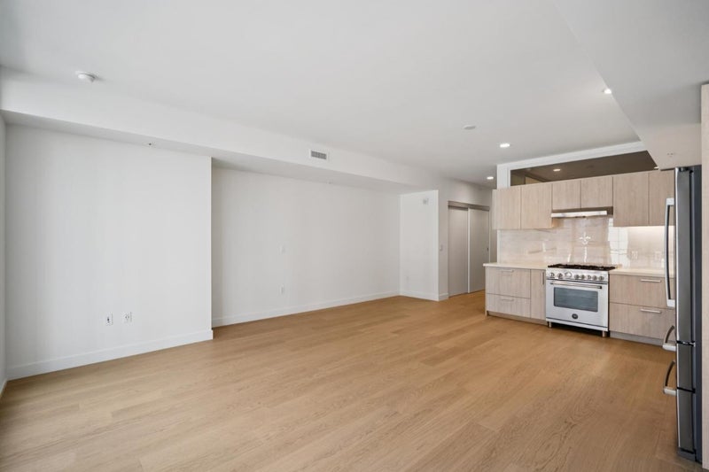 188 West Saint James Street 11613
