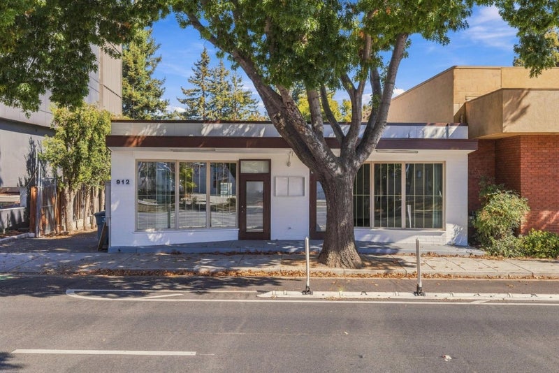 920 West El Camino Real