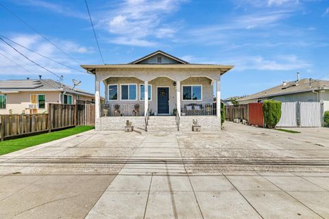 Photo of 80 N 33rd St, SAN JOSE, CA 95116 (MLS # ML82035499)