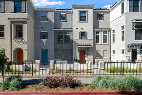 Photo of 2108 Latham Street, MOUNTAIN VIEW, CA 94040 (MLS # ML82053541)