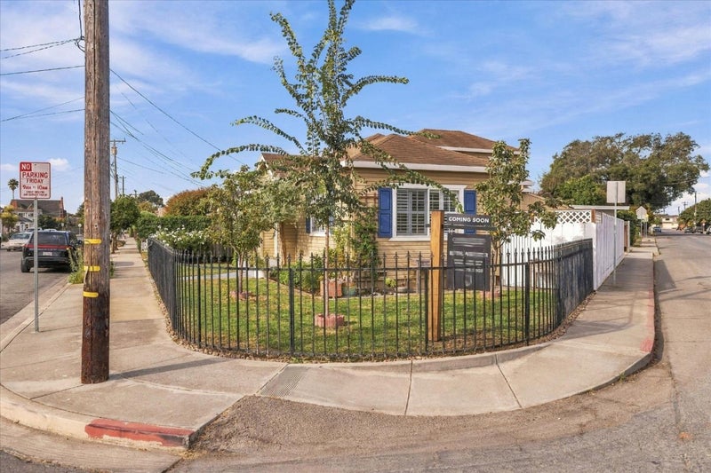 633 Oregon Street