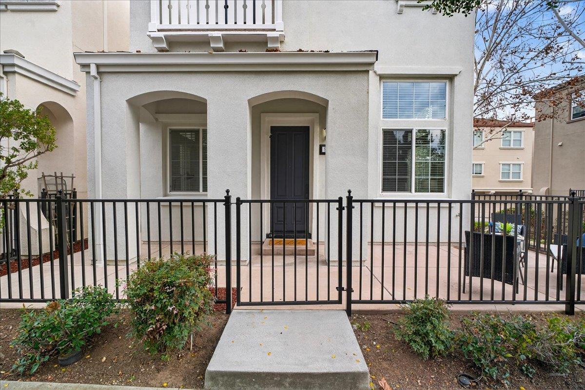 976 Foxworthy Avenue