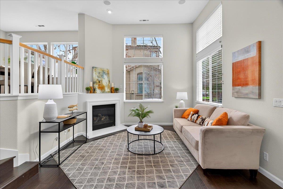 976 Foxworthy Avenue