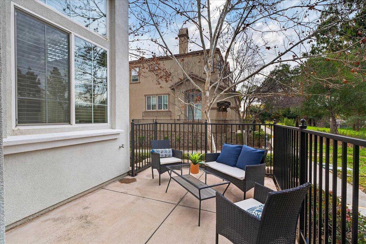 976 Foxworthy Avenue