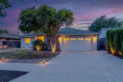 Photo of 1480 Willowmont Avenue, San Jose, CA 95118 (MLS # ML82050390)